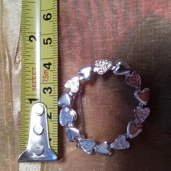 Circle heart brooch silver color metal - Picture 6 of 6